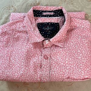 Across the Pond Signature Line Men’s Short Sleeve NWOT Medium Floral Shirt